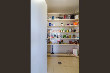 Casa à venda com 350m², 4 quartos e 5 vagasDespensa