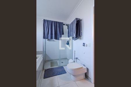 Casa à venda com 350m², 4 quartos e 5 vagasBanheiro da suíte