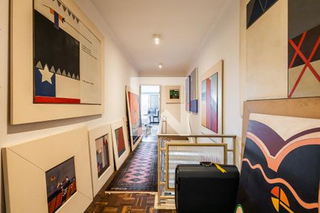 Corredor de casa à venda com 3 quartos, 192m² em Vila Madalena, São Paulo
