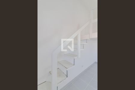 Escada Mezanino  de apartamento para alugar com 1 quarto, 30m² em Sacomã, São Paulo