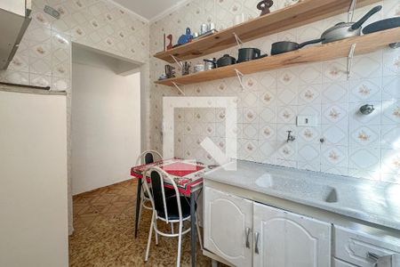 Cozinha de apartamento para alugar com 1 quarto, 50m² em Jardim Las Palmas, Guarujá