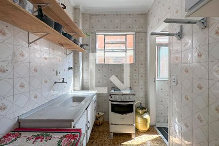 Cozinha de apartamento para alugar com 1 quarto, 50m² em Jardim Las Palmas, Guarujá