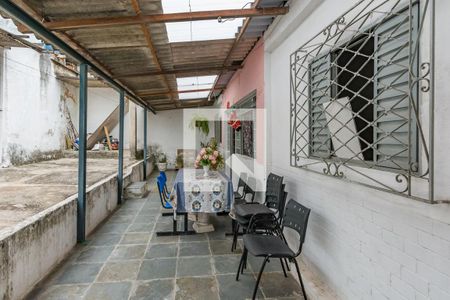 Casa à venda com 280m², 2 quartos e 6 vagas Casa à venda com 280m², 2 quartos e 6 vagasCasa 3 varanda