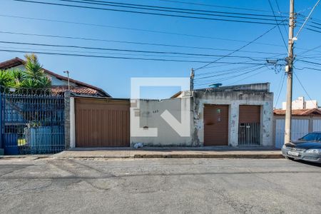 Casa à venda com 280m², 2 quartos e 6 vagas Casa à venda com 280m², 2 quartos e 6 vagasFachada
