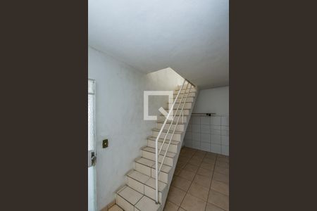 Casa à venda com 280m², 2 quartos e 6 vagas Casa à venda com 280m², 2 quartos e 6 vagasEscada