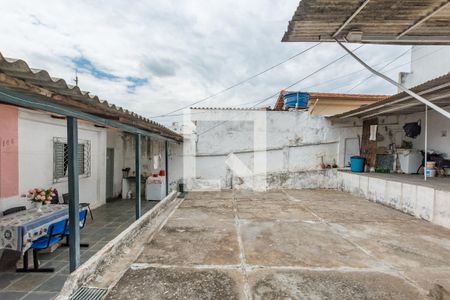 Casa à venda com 280m², 2 quartos e 6 vagas Casa à venda com 280m², 2 quartos e 6 vagasQuintal