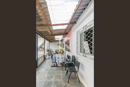 Casa à venda com 280m², 2 quartos e 6 vagas Casa à venda com 280m², 2 quartos e 6 vagasCasa 3 varanda