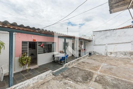 Casa à venda com 280m², 2 quartos e 6 vagas Casa à venda com 280m², 2 quartos e 6 vagasQuintal