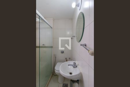 Banheiro da suíte  de apartamento para alugar com 3 quartos, 93m² em Leblon, Rio de Janeiro