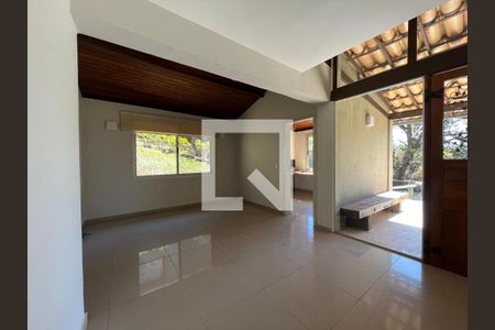 Sala de casa de condomínio à venda com 5 quartos, 325m² em Passárgada, Nova Lima