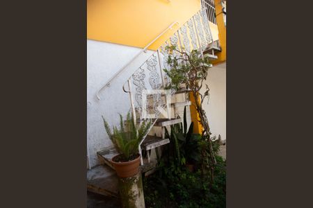 Casa à venda com 80m², 3 quartos e 2 vagas Casa à venda com 80m², 3 quartos e 2 vagasEscada de Acesso a Casa