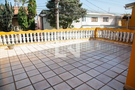 Casa à venda com 80m², 3 quartos e 2 vagas Casa à venda com 80m², 3 quartos e 2 vagasQuintal