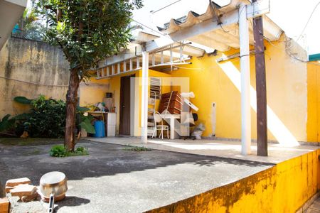 Casa à venda com 80m², 3 quartos e 2 vagas Casa à venda com 80m², 3 quartos e 2 vagasQuintal