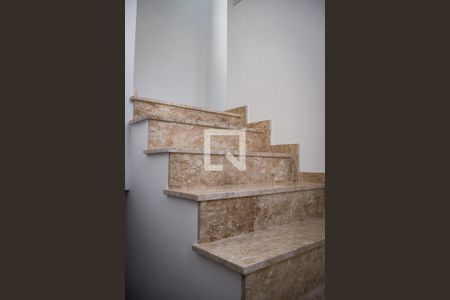 Casa à venda com 165m², 3 quartos e 2 vagasEscada