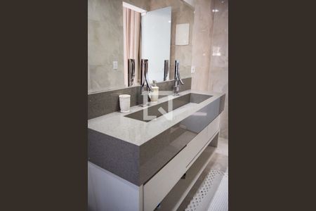 Casa à venda com 165m², 3 quartos e 2 vagasBanheiro da Suíte