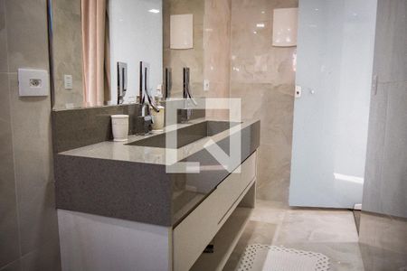 Casa à venda com 165m², 3 quartos e 2 vagasBanheiro da Suíte