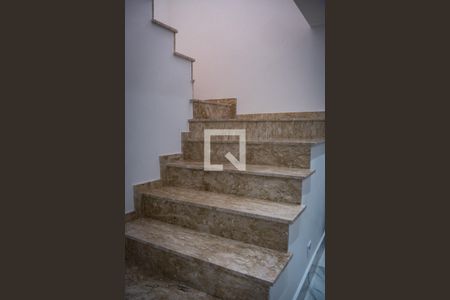 Casa à venda com 165m², 3 quartos e 2 vagasEscada