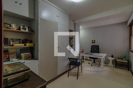 Casa à venda com 235m², 3 quartos e 1 vaga Casa à venda com 235m², 3 quartos e 1 vagaEscritório