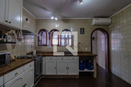 Casa à venda com 235m², 3 quartos e 1 vaga Casa à venda com 235m², 3 quartos e 1 vagaCozinha