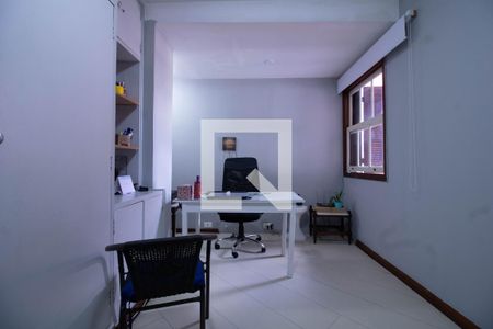 Casa à venda com 235m², 3 quartos e 1 vaga Casa à venda com 235m², 3 quartos e 1 vagaEscritório