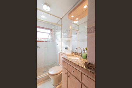 Banheiro de apartamento à venda com 2 quartos, 63m² em Azenha, Porto Alegre