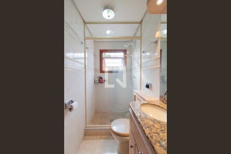 Banheiro de apartamento à venda com 2 quartos, 63m² em Azenha, Porto Alegre