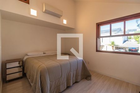 Casa de condomínio à venda com 246m², 4 quartos e 4 vagasSuíte