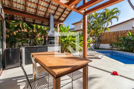 Casa de condomínio à venda com 246m², 4 quartos e 4 vagasÁrea Externa