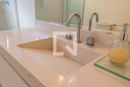 Casa de condomínio à venda com 246m², 4 quartos e 4 vagasBanheiro Social