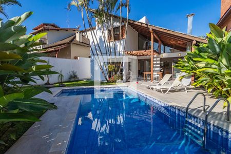 Casa de condomínio à venda com 246m², 4 quartos e 4 vagasÁrea Externa