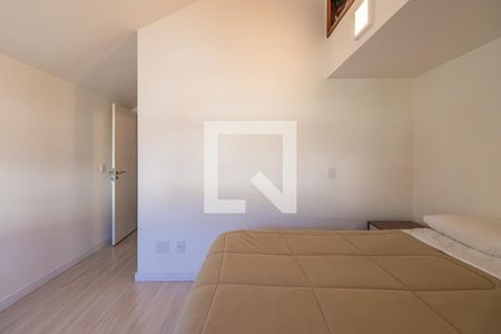 Casa de condomínio à venda com 246m², 4 quartos e 4 vagasSuíte