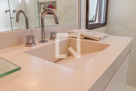 Casa de condomínio à venda com 246m², 4 quartos e 4 vagasBanheiro da Suíte