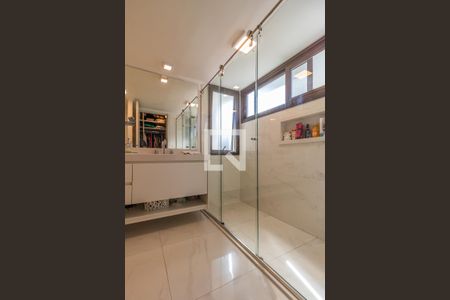 Casa de condomínio à venda com 246m², 4 quartos e 4 vagasBanheiro da Suíte