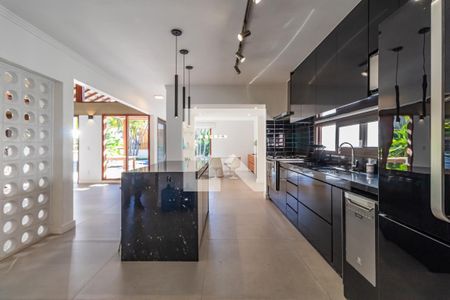 Casa de condomínio à venda com 246m², 4 quartos e 4 vagasCozinha