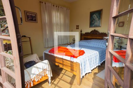 Casa à venda com 319m², 5 quartos e 4 vagasQuarto 2