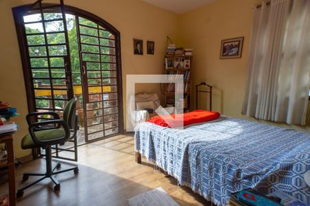 Casa à venda com 319m², 5 quartos e 4 vagasQuarto 2