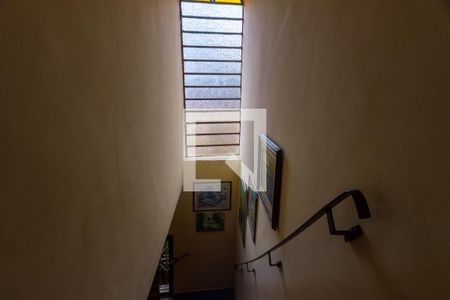 Casa à venda com 319m², 5 quartos e 4 vagasEscada