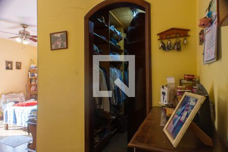 Casa à venda com 319m², 5 quartos e 4 vagasSala