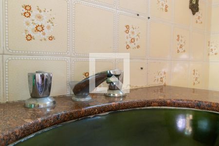 Casa à venda com 300m², 6 quartos e 4 vagas Casa à venda com 300m², 6 quartos e 4 vagasBanheiro social 2