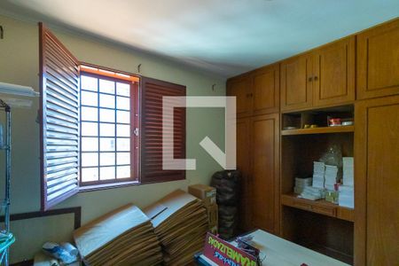 Casa à venda com 300m², 6 quartos e 4 vagas Casa à venda com 300m², 6 quartos e 4 vagasQuarto 5