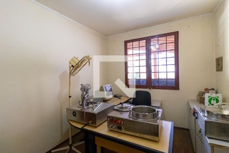 Casa à venda com 300m², 6 quartos e 4 vagas Casa à venda com 300m², 6 quartos e 4 vagasEscritório