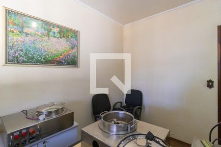 Casa à venda com 300m², 6 quartos e 4 vagas Casa à venda com 300m², 6 quartos e 4 vagasEscritório