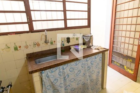 Casa à venda com 300m², 6 quartos e 4 vagas Casa à venda com 300m², 6 quartos e 4 vagasCozinha