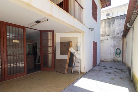 Casa à venda com 300m², 6 quartos e 4 vagas Casa à venda com 300m², 6 quartos e 4 vagasQuintal