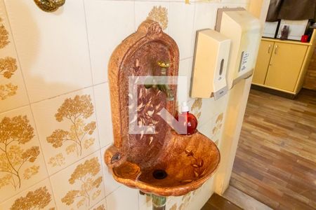 Casa à venda com 300m², 6 quartos e 4 vagas Casa à venda com 300m², 6 quartos e 4 vagasBanheiro social