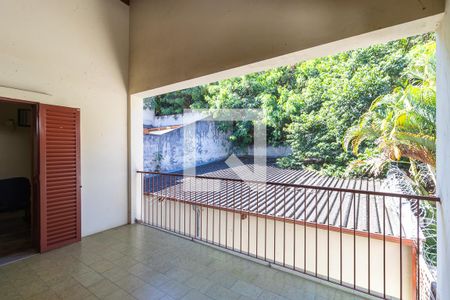 Casa à venda com 300m², 6 quartos e 4 vagas Casa à venda com 300m², 6 quartos e 4 vagasVaranda da suíte 1
