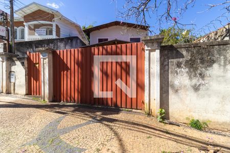 Casa à venda com 300m², 6 quartos e 4 vagas Casa à venda com 300m², 6 quartos e 4 vagasFachada