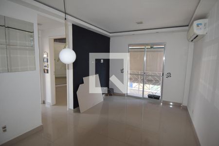 Sala de casa para alugar com 2 quartos, 60m² em Santo Antônio, Duque de Caxias