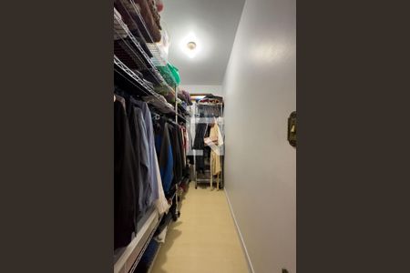 Casa à venda com 190m², 4 quartos e 3 vagasCloset da suíte