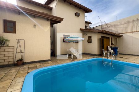 Casa à venda com 190m², 4 quartos e 3 vagasPiscina